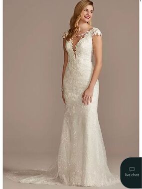 Elegant Lace Cap-Sleeve Wedding Dress in Ivory
